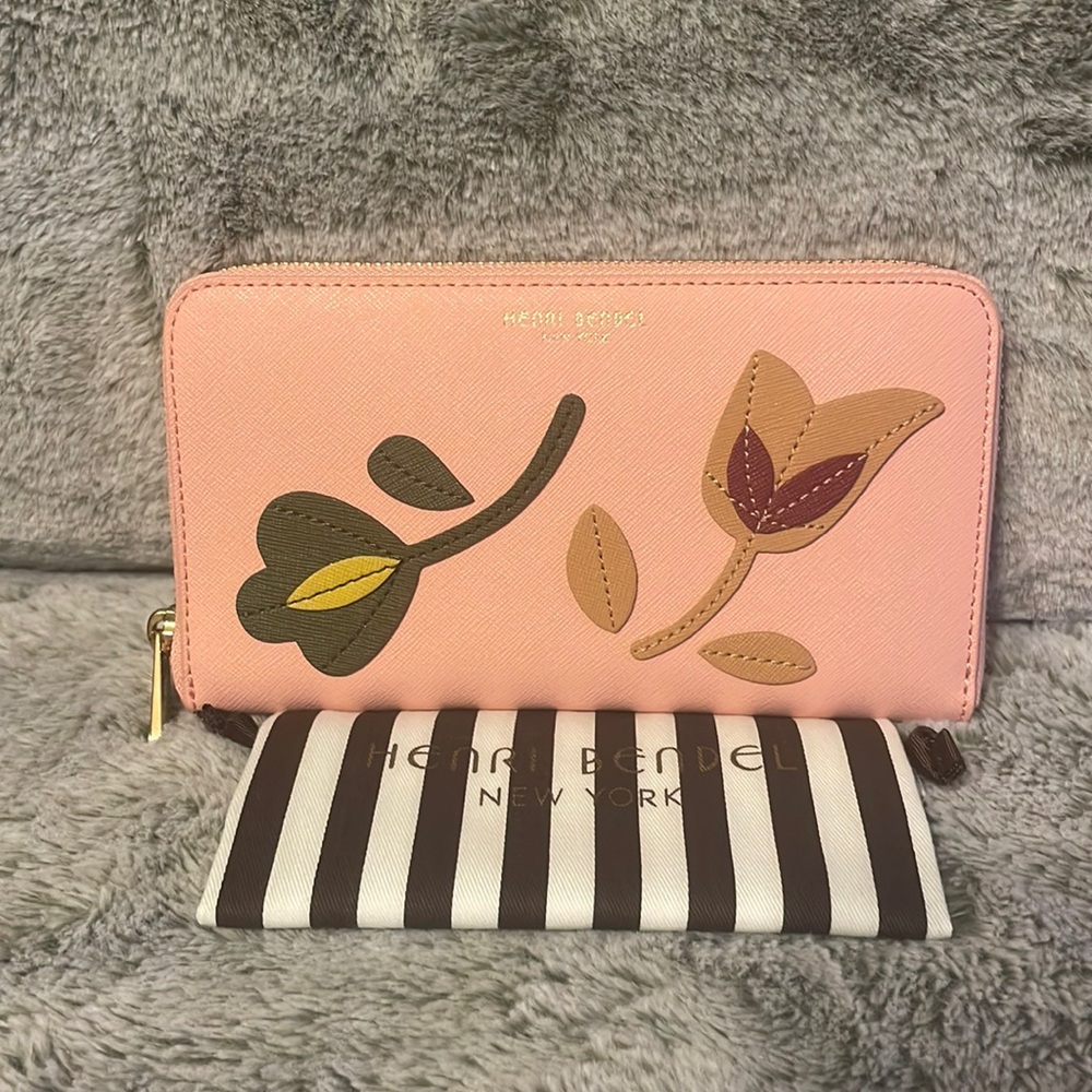 2x Host Pick 4/25 🎉🎊!! Henri Bendel Pink Floral Appliqué Long Wallet